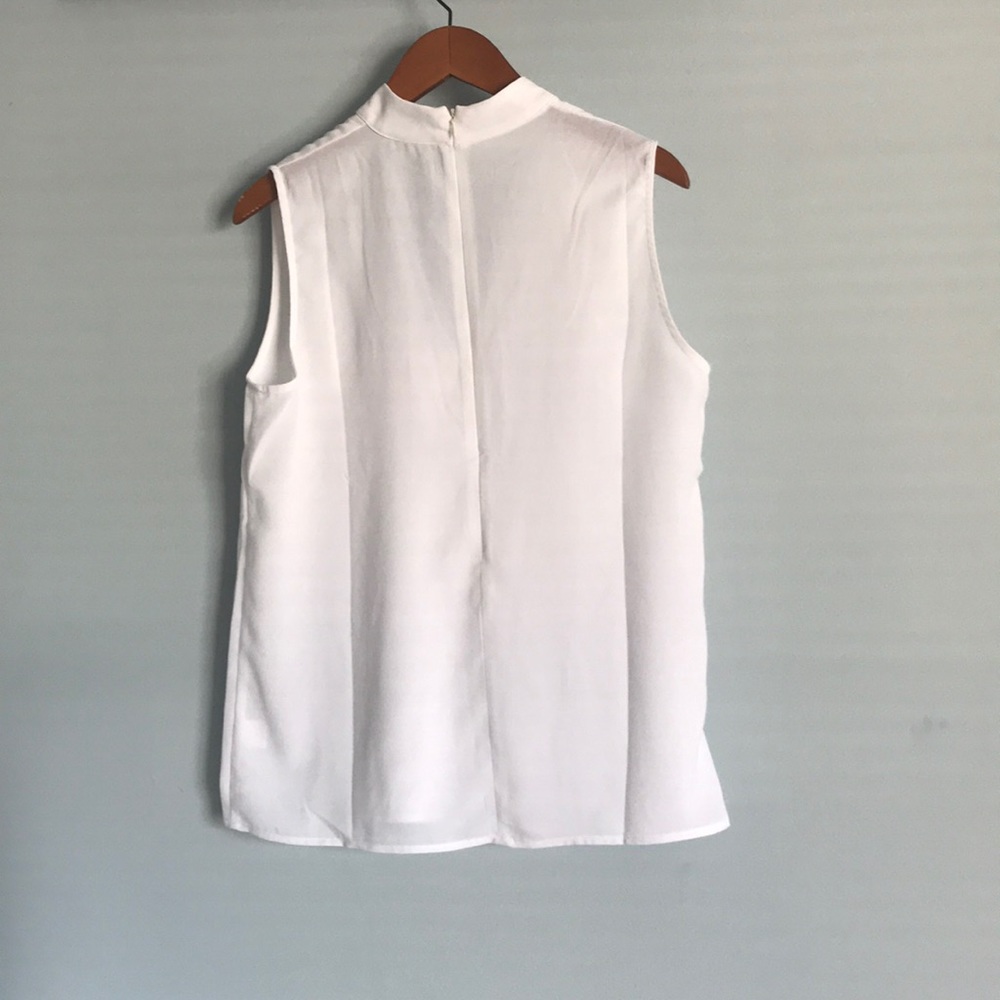 White top - Picture 2 of 2